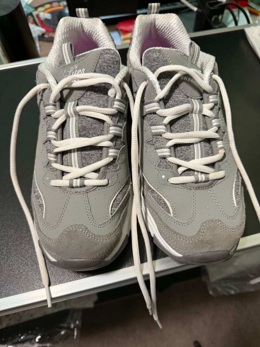 Skechers D’Lites Air‑Cooled Memory Foam Sneakers • Size 10 • Like New